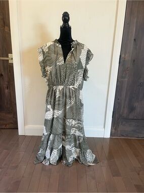 Philosophy Tiered Ruffle Midi Dress in Olive and white 1X NWT